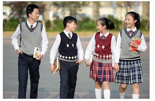 校服《意見》出臺(tái) 讓祖國(guó)的花朵更加美麗